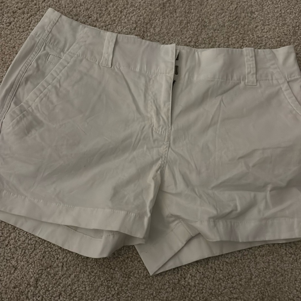Vineyards vines white shorts